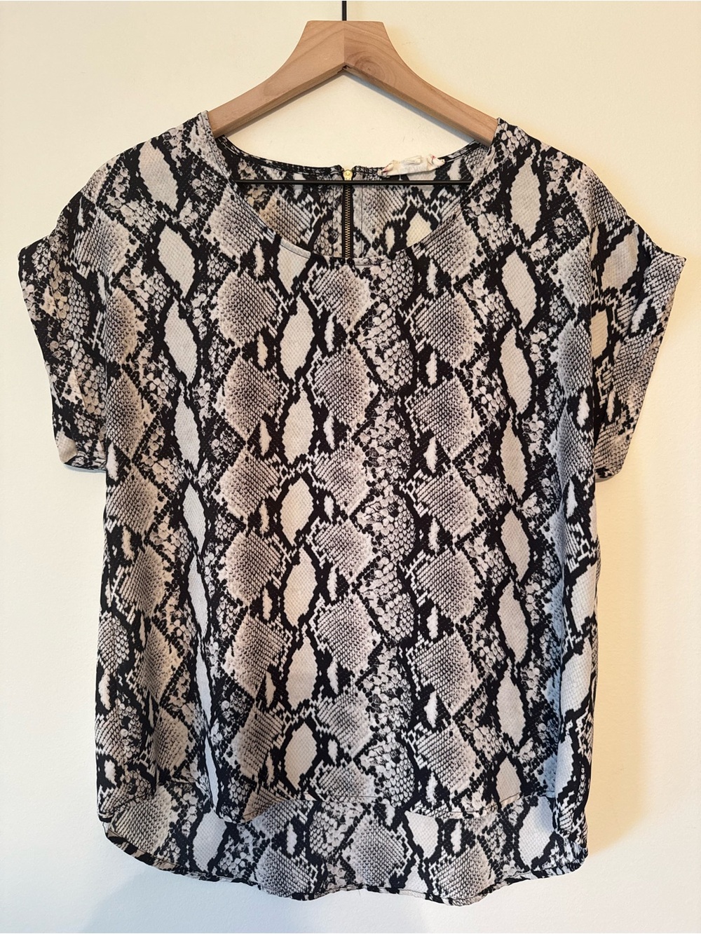 PINK ROSE Snake Print Short Sleeve Blouse - Black & White - Picture 1 of 8